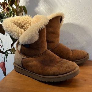 Vintage uggs Bailey Button